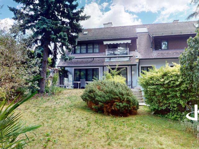 Hochwertiges Ein Mehrfamilienhaus mit Erdwärmeheizung, großem Garten, Pool und Sauna!