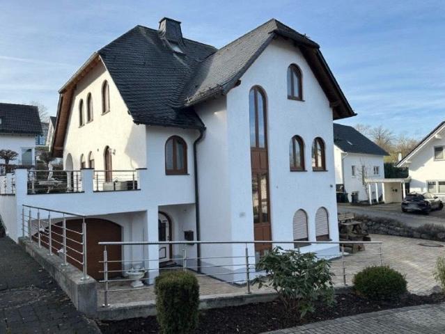 Hochwertiges Einfamilienhaus mit Einliegerwohnung