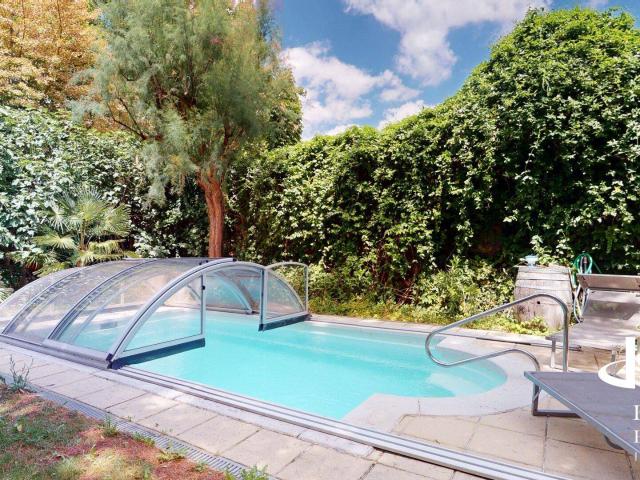 Hochwertiges Einfamilienhaus mit Erdwärmeheizung, großem Garten, Pool und Sauna!