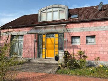 Hochwertiges Einfamilienhaus mit Garten zu verkaufen