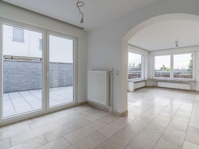 HOCHWERTIGES EINFAMILIENHAUS MIT MODERNSTER TECHNIK UND POOL !