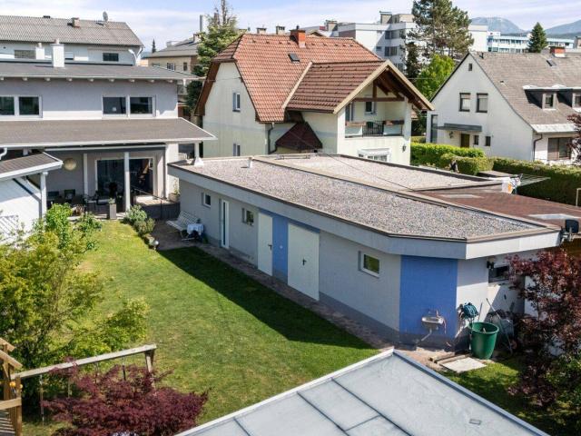 Hochwertiges Einfamilienhaus mit sonnigem Garten und Outdoor Küche in Klagenfurter Toplage