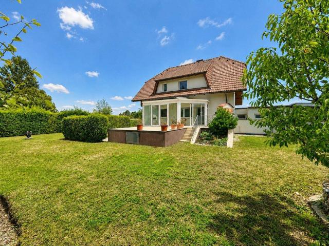 HOCHWERTIGES EINFAMILIENHAUS IN MASSIVBAUWEISE | ca. 189 m² NFL | ca. 793 m² GRUND | VOLLKELLER | WINTERGARTEN | GARAGE | CARPORT | GRÜNBLICK