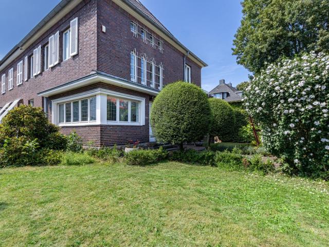 Hochwertiges Einfamilienhaus, 228 Wohnfl 3 Etg 5 Schlz Terrasse, 2 Balkone, 3 Bäder & Sauna