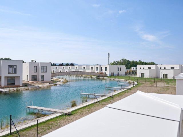 HOCHWERTIGES SEEHAUS AUF EIGENGRUND MIT EIGENEM STEG + GARTEN + GARAGE