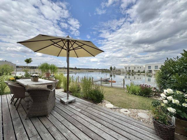 HOCHWERTIGES SEEHAUS + PRIVATEM SEEZUGANG + GARTEN 35 MIN VON WIEN ENTFERNT