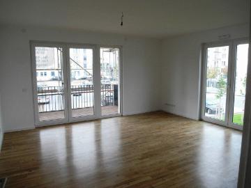 Neuwertige Terrassenwohnung mit separatem Zugang, Stellplatz und großzügiger Terrasse