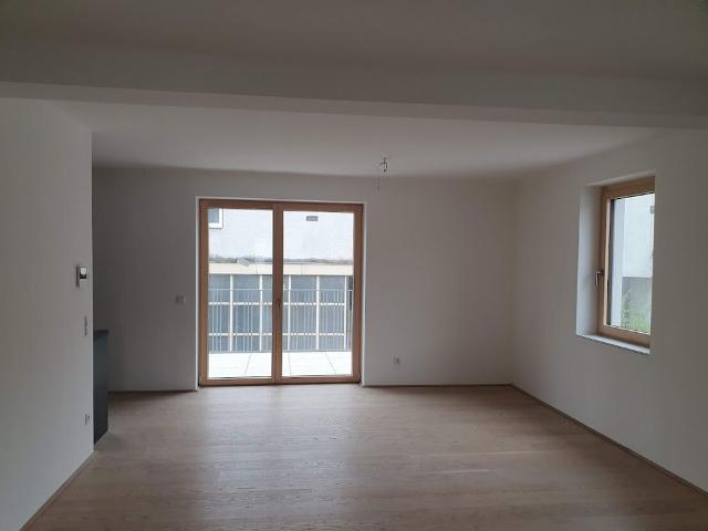 HOCHWERTIGES WOHNEN IM EDLEN ALTBAU MIT BALKON!