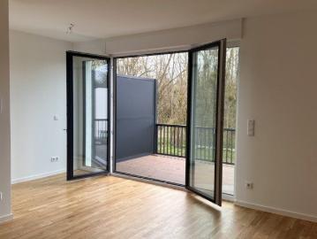 Neuwertige Terrassenwohnung mit separatem Zugang, Stellplatz und großzügiger Terrasse
