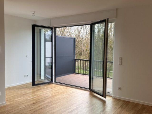Neuwertige Terrassenwohnung mit separatem Zugang, Stellplatz und großzügiger Terrasse