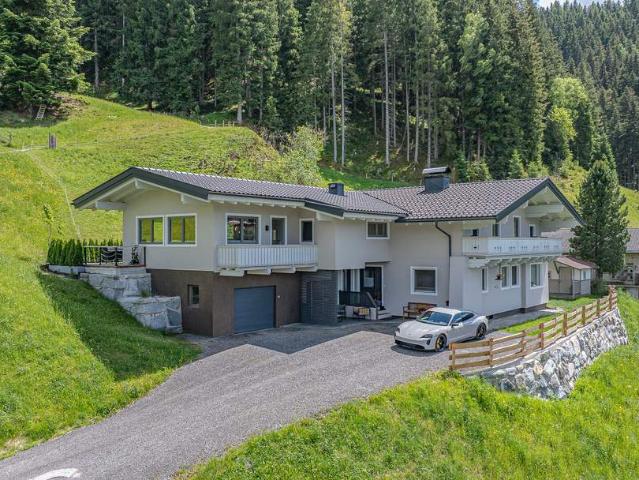 Hochwertiges Zweifamilienhaus in unverbaubarer Aussichtslage