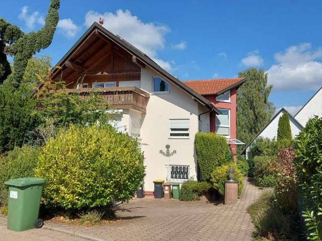 Hochwertiges Zweifamilienhaus mit Einliegerwohnung und Bauplatz