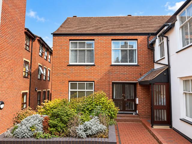 Hockerill Street, Hertfordshire CM23 1 bed apartment to rent £1,050 pcm £242 pw