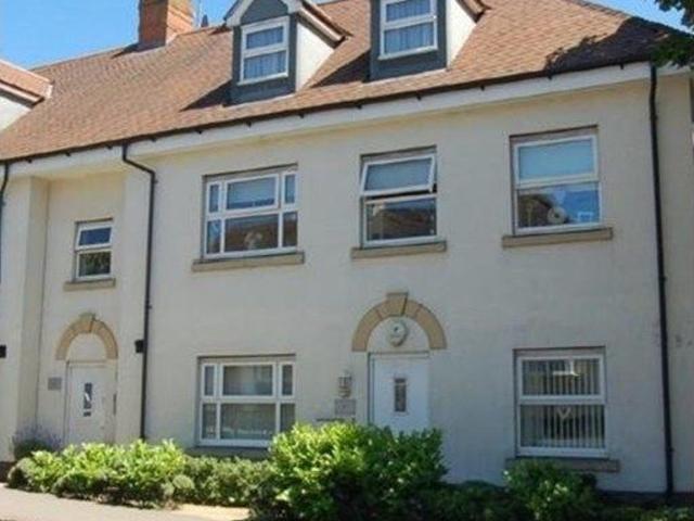 Hockley Road, Rayleigh SS6, 2 bed flat to rent, £1,395 pcm | PrimeLocation
