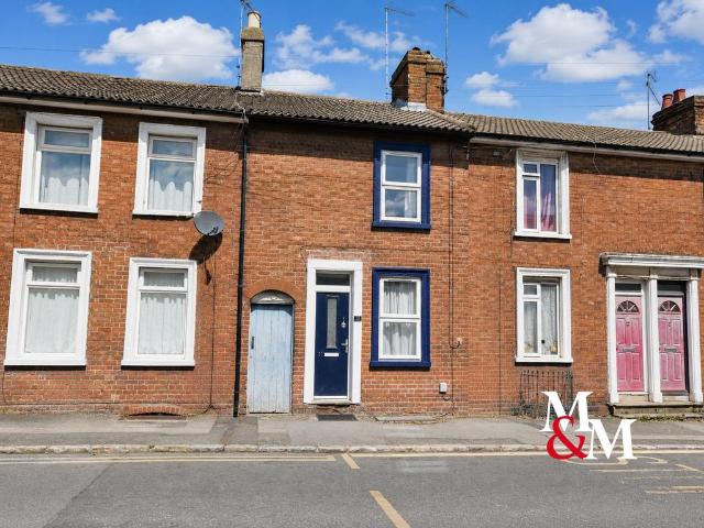 HOCKLIFFE ROAD 2 bed terraced house to rent £1,195 pcm £276 pw