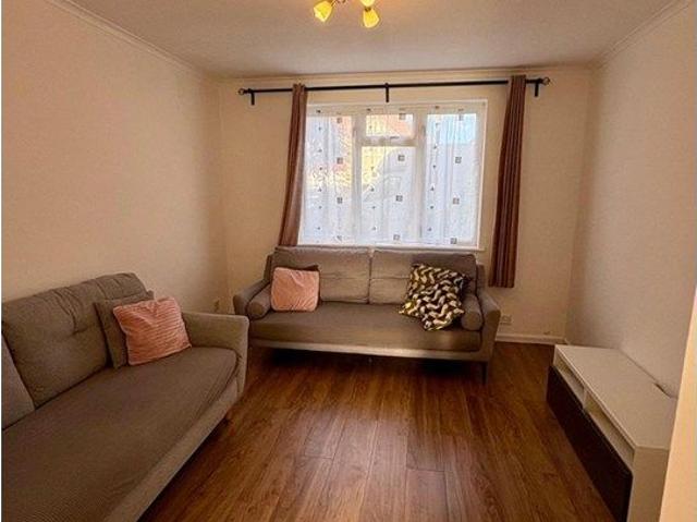 Hodder Drive, Greenford UB6, 2 bed flat to rent, £1,800 pcm | PrimeLocation