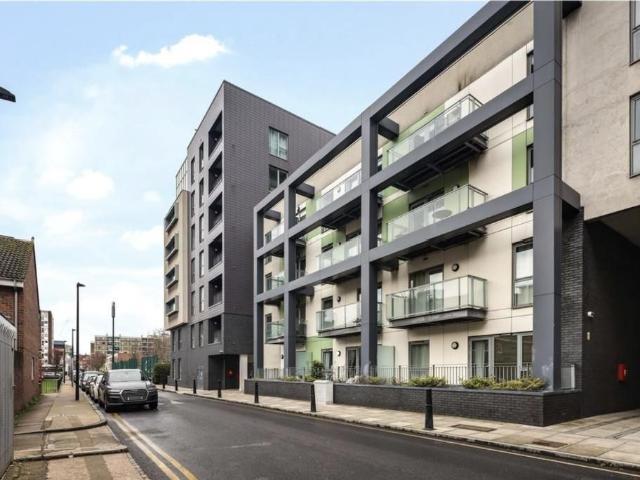 Hodgeson House, 26 Christian Street, Whitechapel, London E1, 3 bed flat to rent, £3,000 pcm | PrimeLocation