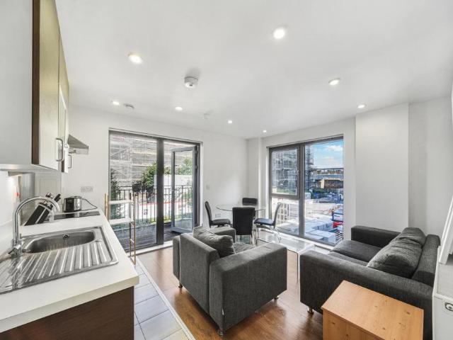 Hodgeson House, Christian Street, E1 Studio to rent £2,015 pcm £465 pw