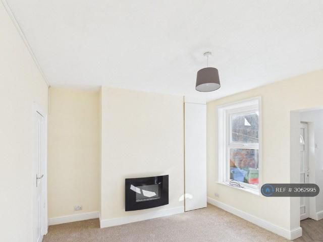 Hodgsons Road, Blyth, NE24 2 bed terraced house to rent £720 pcm £166 pw