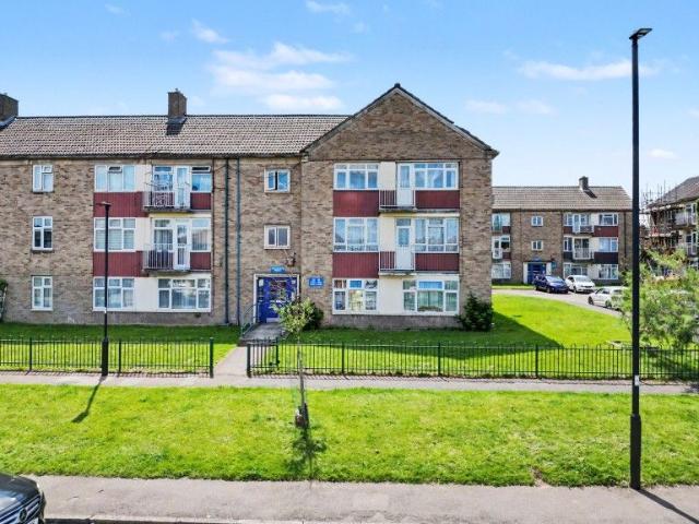 Hoe Lane, Enfield EN3, 3 bed flat to rent, £2,000 pcm | PrimeLocation