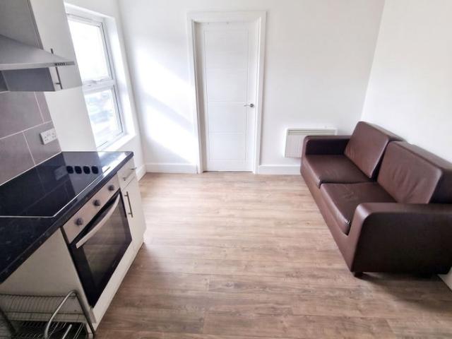 Hoe Street, Walthamstow E17, 1 bed flat to rent, £1,250 pcm | PrimeLocation