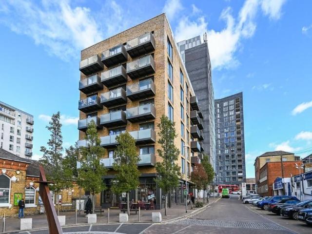 Hoe Street, Walthamstow, London E17, 2 bed flat to rent, £2,500 pcm | PrimeLocation