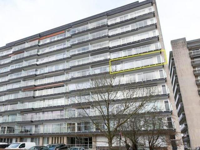 Hoekappartement met vernieuwd terras