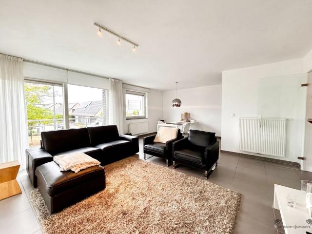 Hoekappartement met 2 slaapkamers & garage