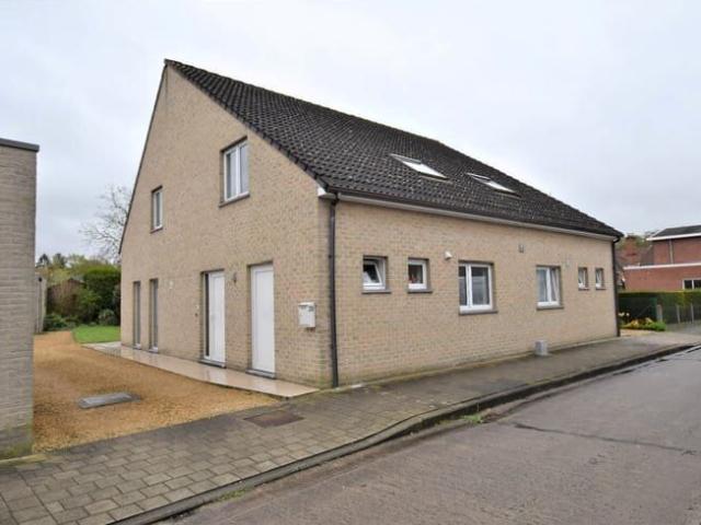 Hoekwoning met drie slaapkamers, tuin en garage