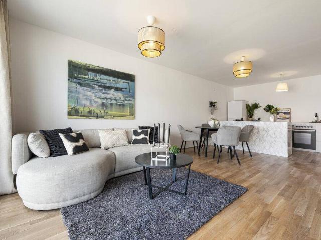 Hof am Park 4 Zimmer Wohnung mit großem Balkon und Morgen & Abendsonne
