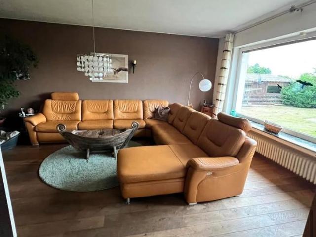 Hofanlage mit 2 Wohnhäusern, Reitanlage & Sondergebiet „Pferde