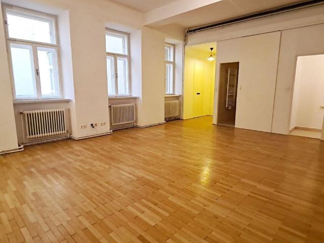 HOFRUHELAGE, 105 m2 Altbau, Wohnküche, 2 Zimmer, 2 Bäder, Parketten, WG geeignet, Lerchenfelder Straße