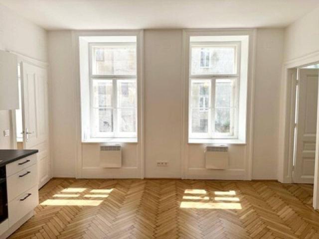 Hofruhelage: komplett generalsanierte Altbauwohnung – zum Top Preis!