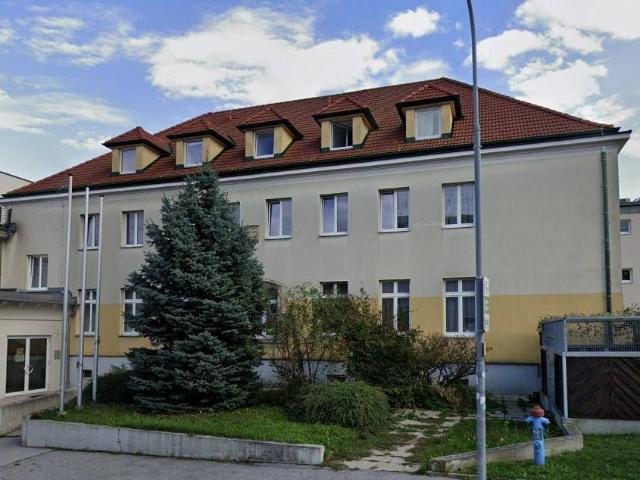 Hofseitig gelegene, übersichtliche Wohnung im Hochparterre