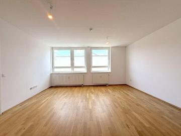 Hofseitig orientierte Zwei Zimmer Wohnung mit Einbauküche