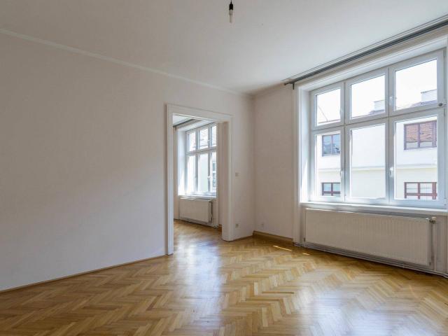 Hofseitige Altbauwohnung mit Balkon Option!