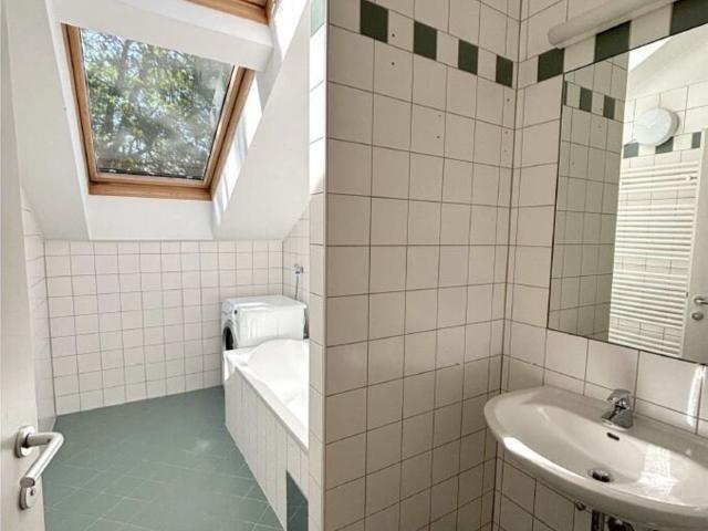 Hofseitige Drei Zimmer Dg Wohnung Nähe u3 Kardinal Nagel Platz!