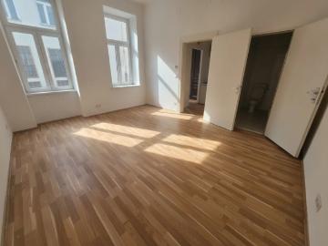 Hofseitige Erdgeschoßwohnung Sofort beziehbar: Ruhige 1 Zimmer Erdgeschoßwohnung in der Sechshauser Straße