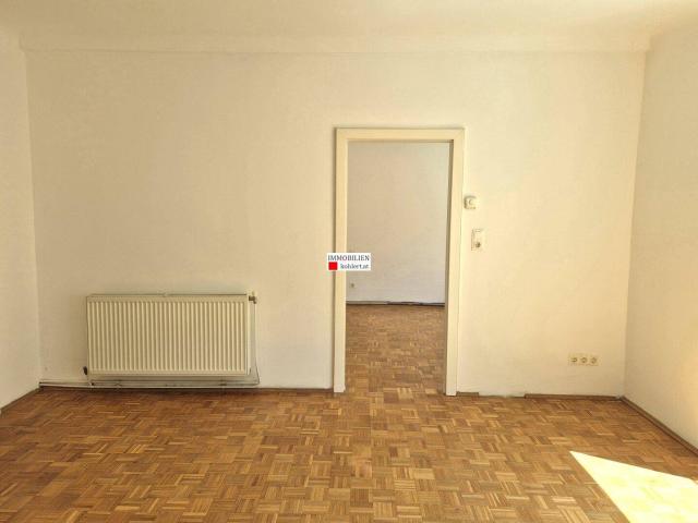 HOFSEITIGE 2 ZIMMERWOHNUNG MIT ALLEN NEBENRÄUMEN