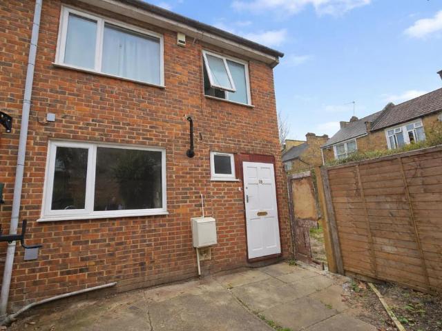 Hogan Way, London House share to rent £1,045 pcm £241 pw