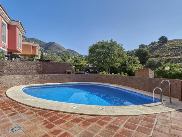 Hogar Adosado Esquina Exclusivo a Solo 400 Metros del Mar 194m² Benalmadena Costa