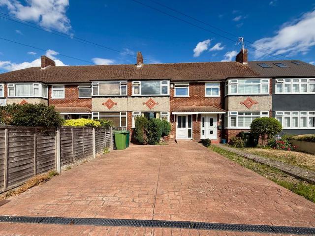 Hogarth Avenue, Ashford TW15 3 bed terraced house to rent £2,200 pcm £508 pw