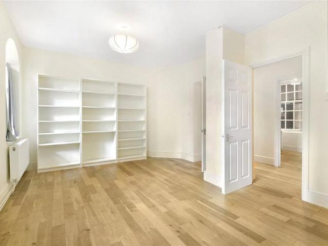 Hogarth House, Erasmus Street. 2 bed flat to rent £3,500 pcm £808 pw