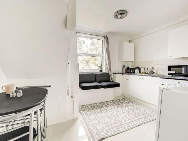 Hogarth Road, Earls Court, London SW5, 1 bed flat to rent, £4,312 pcm | PrimeLocation