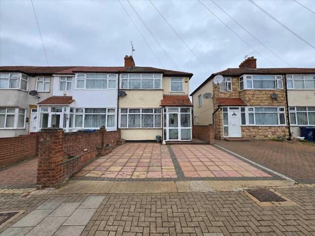 Hogarth Road, Edgware 3 bed semi detached house to rent £2,450 pcm £565 pw