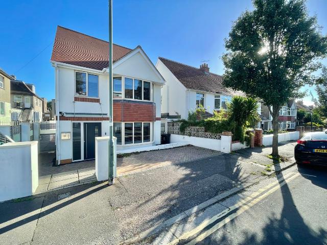 Hogarth Road, Hove BN3, 4 bed detached house to rent, £2,900 pcm | PrimeLocation