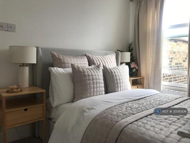Hogarth Road, London, SW5 1 bed maisonette to rent £2,300 pcm £531 pw