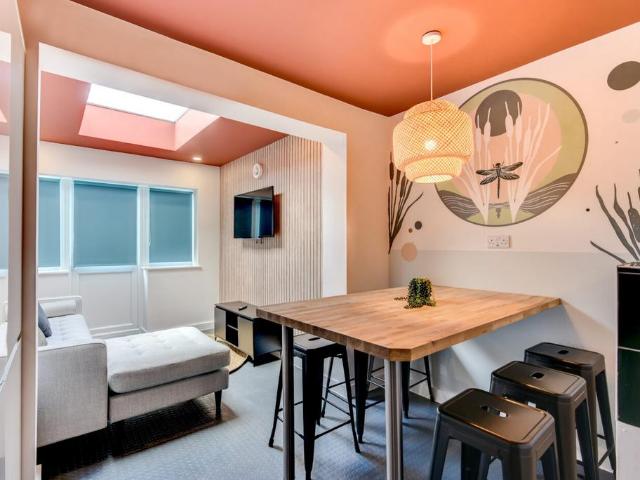 Hogarth Walk, Bristol BS7 6 bed house to rent £4,940 pcm £1,140 pw