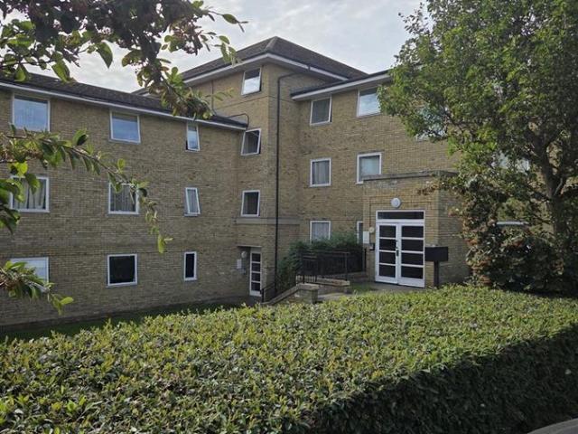 Hogg Lane, Grays RM17, 2 bed flat to rent, £1,500 pcm | PrimeLocation
