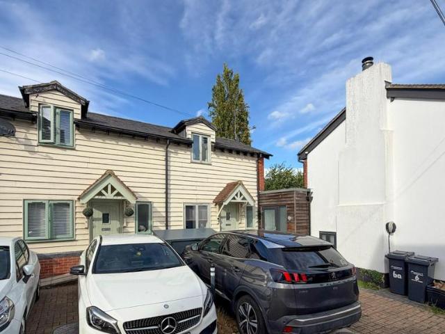 Hogges Close, Hoddesdon 1 bed end of terrace house to rent £1,350 pcm £312 pw